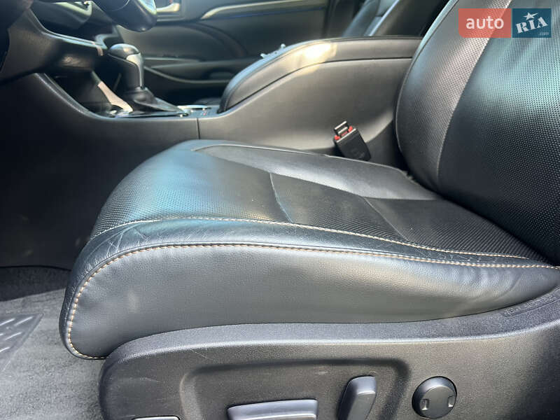 Позашляховик / Кросовер Toyota Highlander 2019 в Харкові