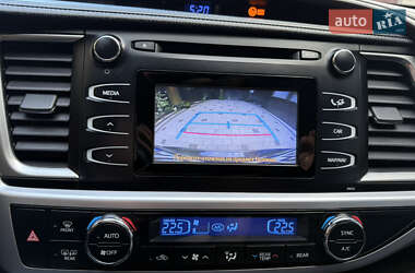 Внедорожник / Кроссовер Toyota Highlander 2014 в 
