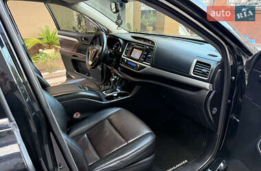 Внедорожник / Кроссовер Toyota Highlander 2014 в 
