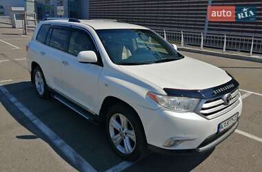Позашляховик / Кросовер Toyota Highlander 2013 в 