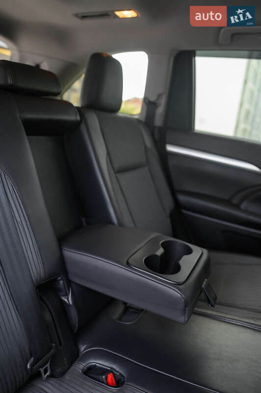 Внедорожник / Кроссовер Toyota Highlander 2015 в Новояворовске фото 22 Внедорожник / Кроссовер Toyota Highlander 2015 в Новояворовске