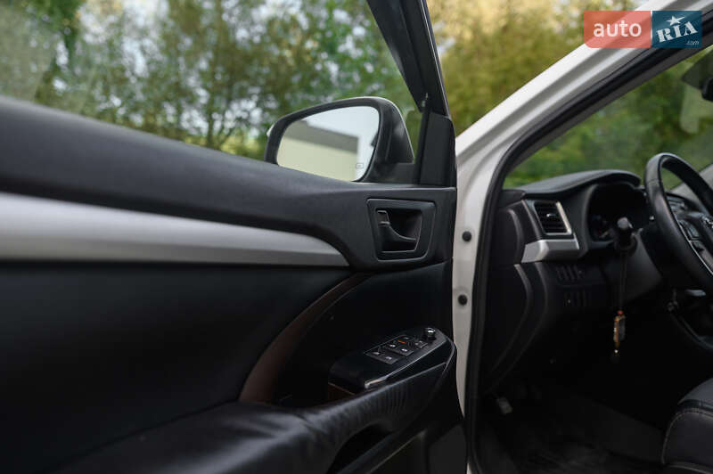 Внедорожник / Кроссовер Toyota Highlander 2015 в Новояворовске фото 24 Внедорожник / Кроссовер Toyota Highlander 2015 в Новояворовске