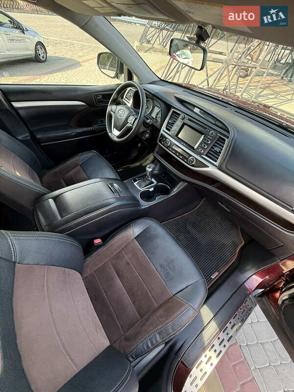 Внедорожник / Кроссовер Toyota Highlander 2015 в Харькове