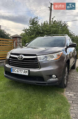Внедорожник / Кроссовер Toyota Highlander 2016 в Львове