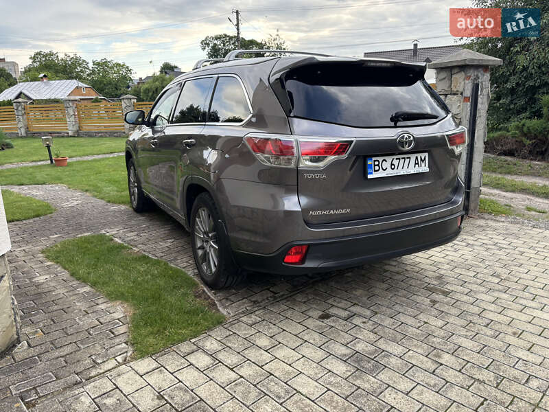Внедорожник / Кроссовер Toyota Highlander 2016 в Львове