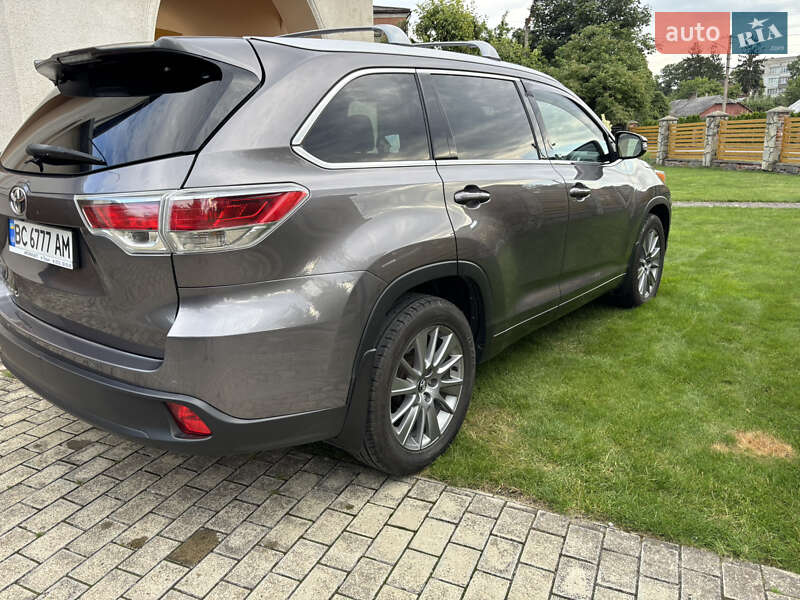 Внедорожник / Кроссовер Toyota Highlander 2016 в Львове