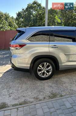 Позашляховик / Кросовер Toyota Highlander 2015 в Борисполі