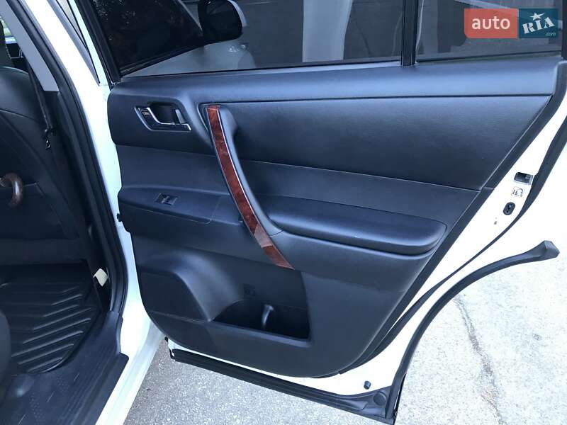 Внедорожник / Кроссовер Toyota Highlander 2010 в Желтых Водах