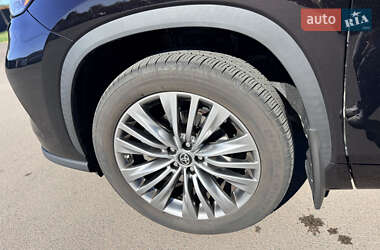 Внедорожник / Кроссовер Toyota Highlander 2021 в 