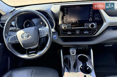 Внедорожник / Кроссовер Toyota Highlander 2021 в 