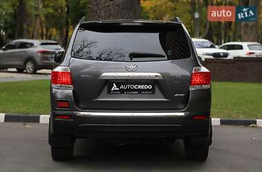 Внедорожник / Кроссовер Toyota Highlander 2012 в 