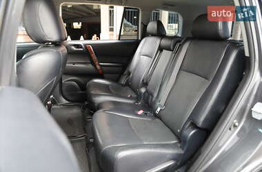 Внедорожник / Кроссовер Toyota Highlander 2012 в 