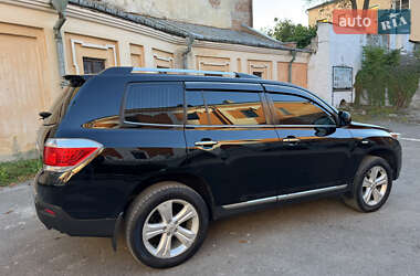 Внедорожник / Кроссовер Toyota Highlander 2013 в 