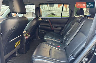 Внедорожник / Кроссовер Toyota Highlander 2013 в 