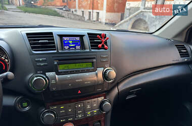 Внедорожник / Кроссовер Toyota Highlander 2013 в 