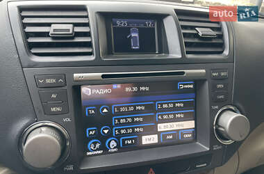 Внедорожник / Кроссовер Toyota Highlander 2013 в 