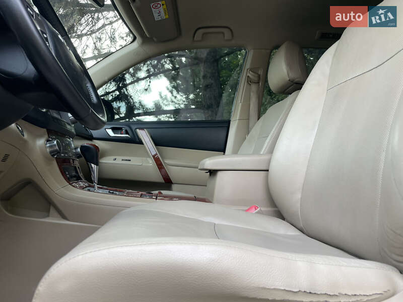 Внедорожник / Кроссовер Toyota Highlander 2013 в Днепре