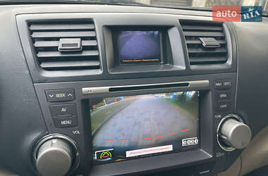 Внедорожник / Кроссовер Toyota Highlander 2013 в 