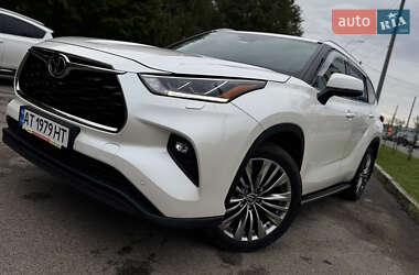 Позашляховик / Кросовер Toyota Highlander 2020 в Чернівцях