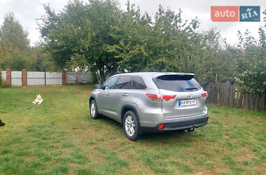 Позашляховик / Кросовер Toyota Highlander 2016 в  фото 6 Позашляховик / Кросовер Toyota Highlander 2016 в