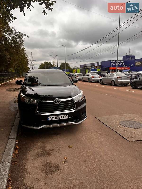 Внедорожник / Кроссовер Toyota Highlander 2015 в Житомире