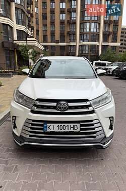 Внедорожник / Кроссовер Toyota Highlander 2017 в Киеве