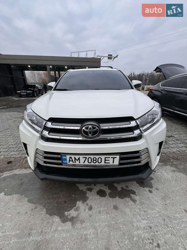 Внедорожник / Кроссовер Toyota Highlander 2016 в Бердичеве фото 2 Внедорожник / Кроссовер Toyota Highlander 2016 в Бердичеве