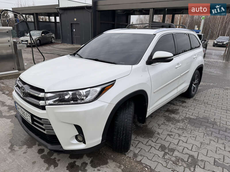 Внедорожник / Кроссовер Toyota Highlander 2016 в Бердичеве фото 5 Внедорожник / Кроссовер Toyota Highlander 2016 в Бердичеве