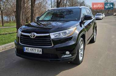 Внедорожник / Кроссовер Toyota Highlander 2015 в Первомайске