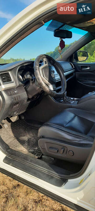 Внедорожник / Кроссовер Toyota Highlander 2014 в Киеве