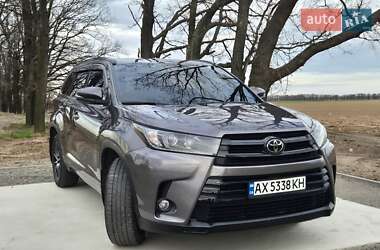 Внедорожник / Кроссовер Toyota Highlander 2017 в Киеве