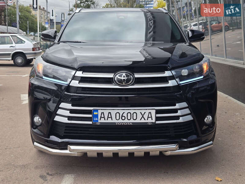 Внедорожник / Кроссовер Toyota Highlander 2017 в Киеве