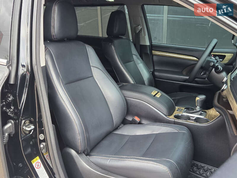 Внедорожник / Кроссовер Toyota Highlander 2017 в Киеве