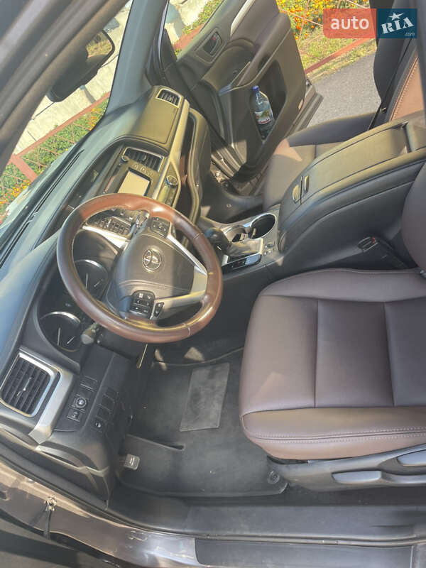 Позашляховик / Кросовер Toyota Highlander 2014 в Броварах