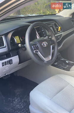 Внедорожник / Кроссовер Toyota Highlander 2016 в 