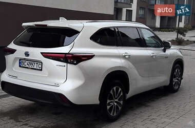 Внедорожник / Кроссовер Toyota Highlander 2020 в 