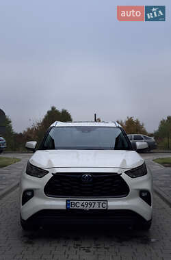 Внедорожник / Кроссовер Toyota Highlander 2020 в 
