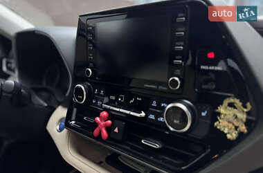 Внедорожник / Кроссовер Toyota Highlander 2020 в 