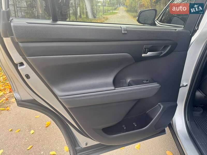 Внедорожник / Кроссовер Toyota Highlander 2023 в Киеве