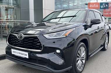 Внедорожник / Кроссовер Toyota Highlander 2021 в 