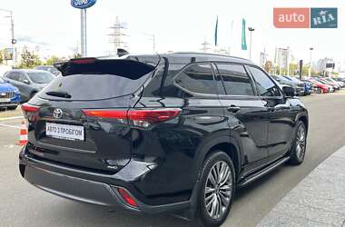 Внедорожник / Кроссовер Toyota Highlander 2021 в 