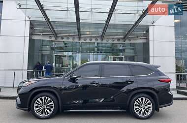 Внедорожник / Кроссовер Toyota Highlander 2021 в 