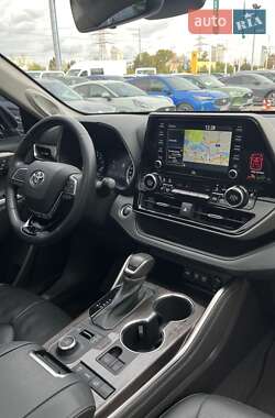 Внедорожник / Кроссовер Toyota Highlander 2021 в 