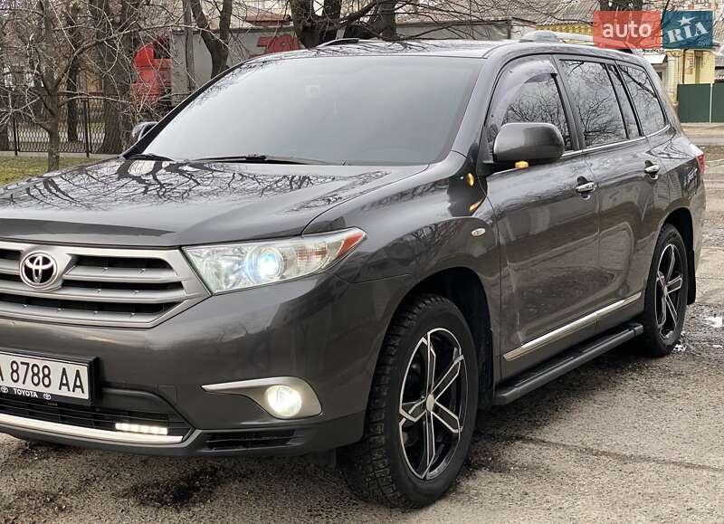 Внедорожник / Кроссовер Toyota Highlander 2013 в Черкассах