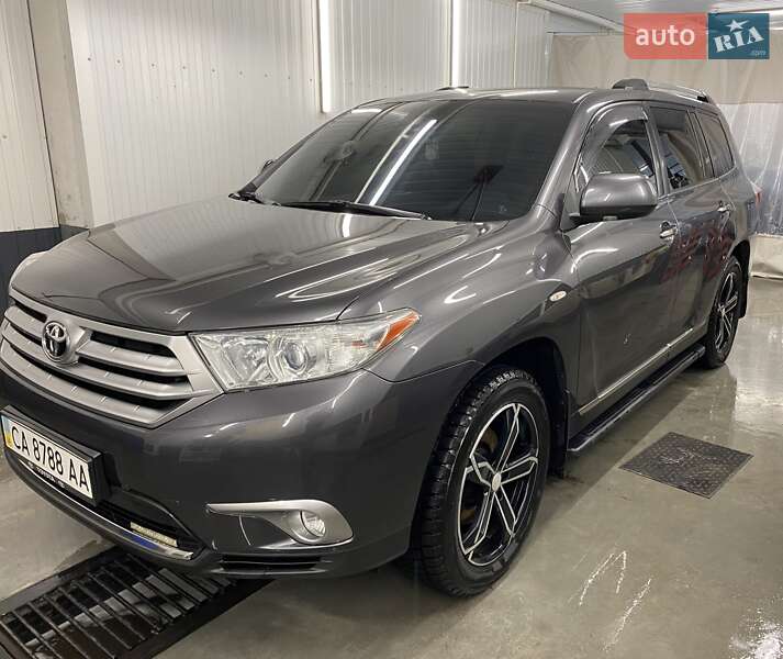 Внедорожник / Кроссовер Toyota Highlander 2013 в Черкассах