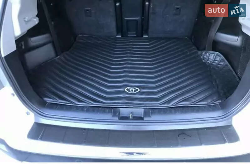 Внедорожник / Кроссовер Toyota Highlander 2010 в Киеве фото 22 Внедорожник / Кроссовер Toyota Highlander 2010 в Киеве