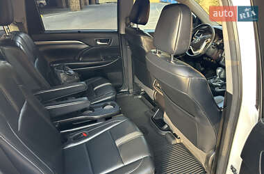 Позашляховик / Кросовер Toyota Highlander 2018 в 