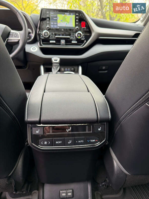 Внедорожник / Кроссовер Toyota Highlander 2022 в Днепре