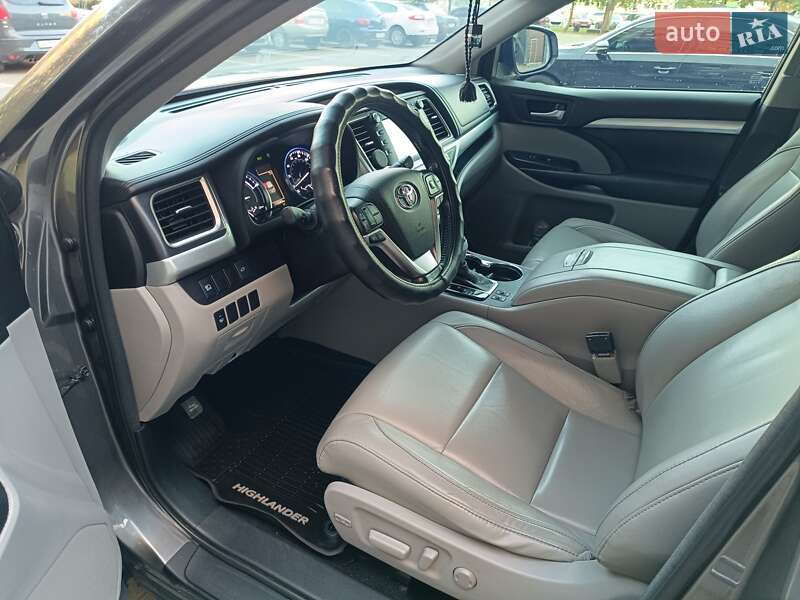 Внедорожник / Кроссовер Toyota Highlander 2017 в Днепре фото 32 Внедорожник / Кроссовер Toyota Highlander 2017 в Днепре
