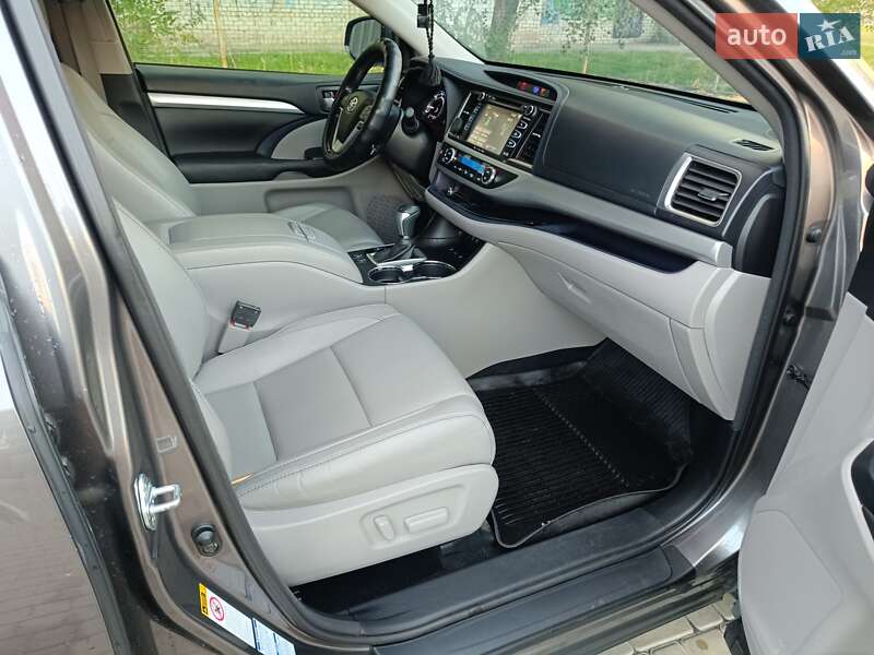 Внедорожник / Кроссовер Toyota Highlander 2017 в Днепре фото 41 Внедорожник / Кроссовер Toyota Highlander 2017 в Днепре